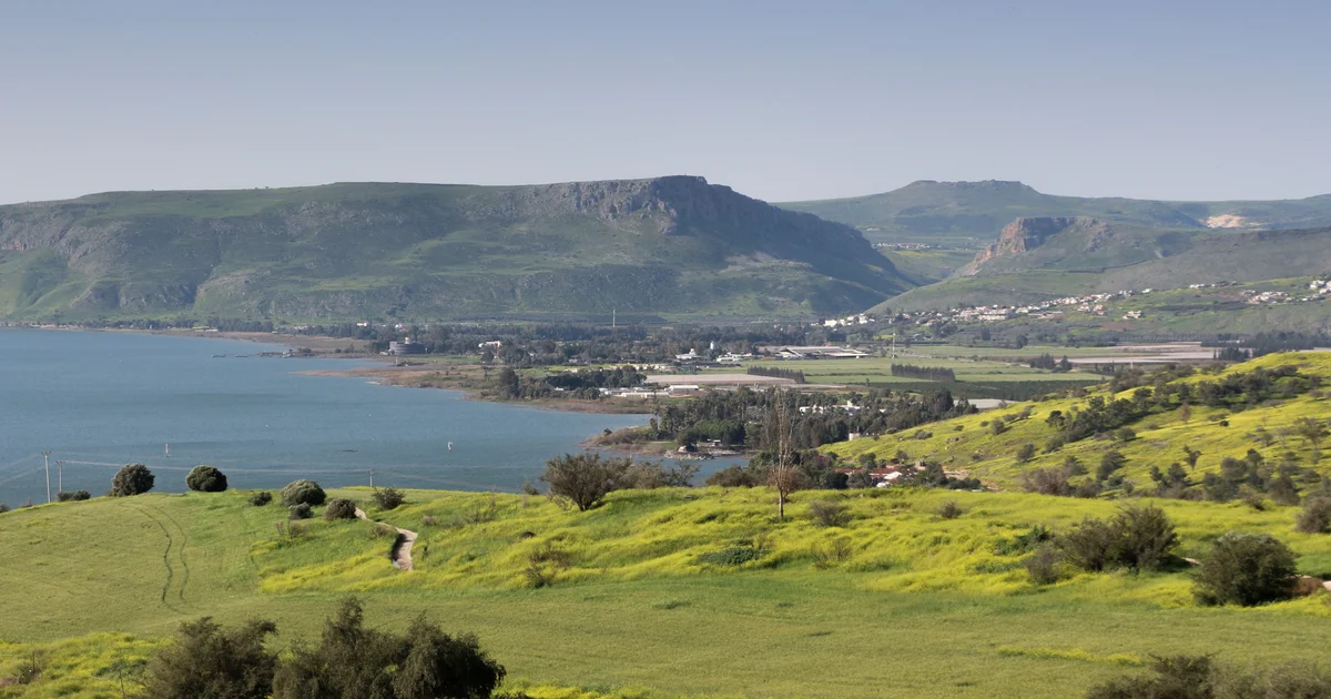 How Should We Live According to Jesus' Teaching?